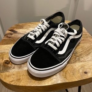 Vans Black & White Old School Skate Sneaker